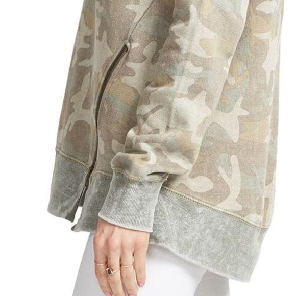 Last one New💙Faded Camo zip sweater - Picture 6 of 8